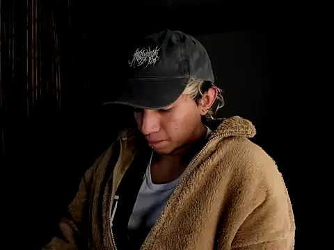 Snapshot of guynextdo0r chatting on March 2, 2026, 4:35 am guynextdo0r online show from March 2, 2026, 4:35 am