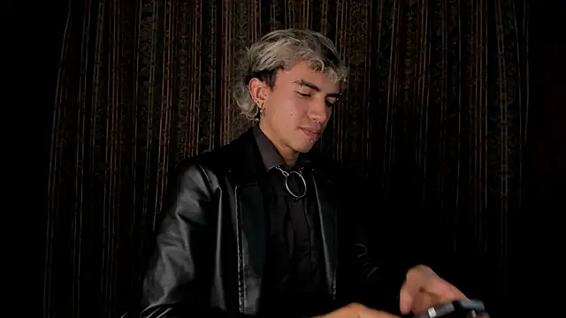 Snapshot of guynextdo0r chatting on January 6, 2026, 12:25 am guynextdo0r online show from January 6, 2026, 12:25 am