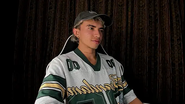 Snapshot of guynextdo0r chatting on November 27, 2025, 11:27 pm guynextdo0r online show from November 27, 2025, 11:27 pm