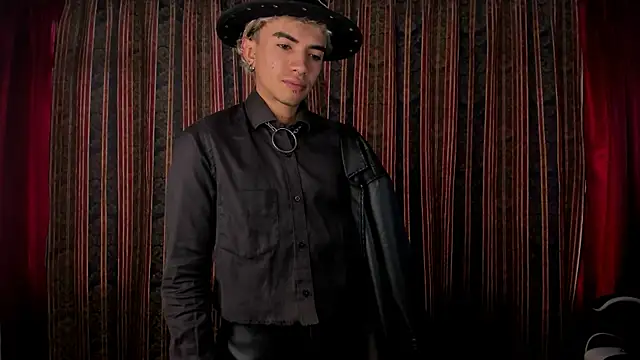 Snapshot of guynextdo0r chatting on November 11, 2025, 8:58 pm guynextdo0r online show from November 11, 2025, 8:58 pm