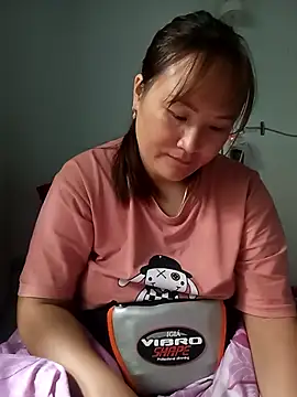 Snapshot of Tamara-a chatting on October 27, 2025, 1:06 am Tamara-a online show from October 27, 2025, 1:06 am