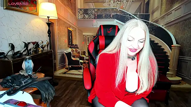 Nina Devillle online show from February 19, 2026, 1:24 am