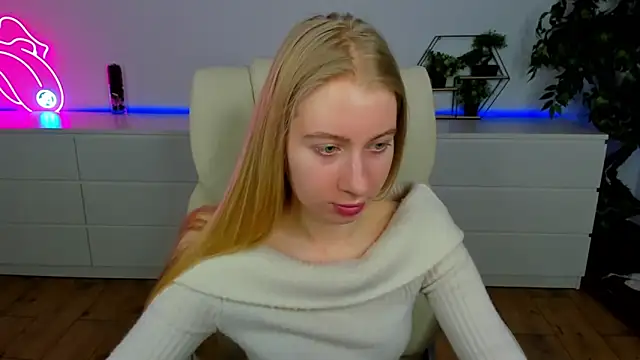 Alina Blonde online show from February 15, 2026, 6:36 am