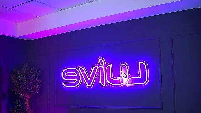 Snapshot of YuliaDesirevska chatting on November 9, 2025, 8:02 pm YuliaDesirevska online show from November 9, 2025, 8:02 pm