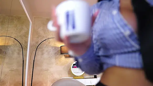 Snapshot of YuliaDesirevska chatting on October 16, 2025, 6:16 pm YuliaDesirevska online show from October 16, 2025, 6:16 pm