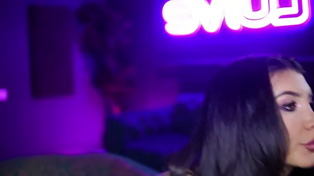 Snapshot of YuliaDesirevska chatting on November 7, 2025, 8:24 pm YuliaDesirevska online show from November 7, 2025, 8:24 pm