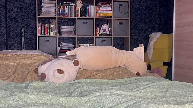 AzureEyes online show from March 24, 2026, 2:39 pm