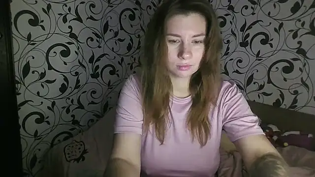 Snapshot of YourEmilie chatting on November 7, 2025, 10:24 pm YourEmilie online show from November 7, 2025, 10:24 pm