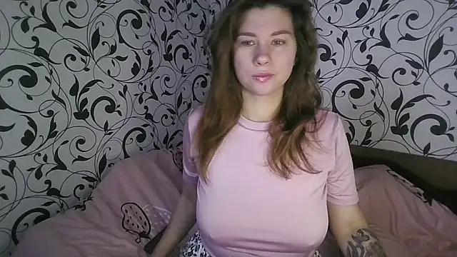 Snapshot of YourEmilie chatting on November 8, 2025, 11:25 am YourEmilie online show from November 8, 2025, 11:25 am