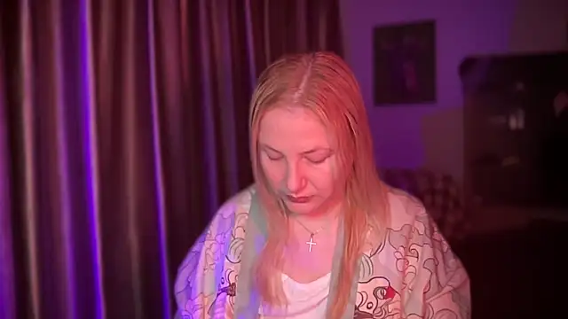 Snapshot of BikiHellena chatting on December 21, 2025, 9:55 am BikiHellena online show from December 21, 2025, 9:55 am