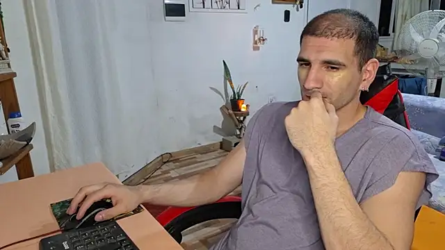 Snapshot of ObeyLust chatting on December 23, 2025, 12:22 am ObeyLust online show from December 23, 2025, 12:22 am