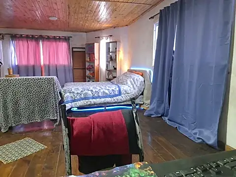 Snapshot of ObeyLust chatting on November 8, 2025, 9:51 pm ObeyLust online show from November 8, 2025, 9:51 pm