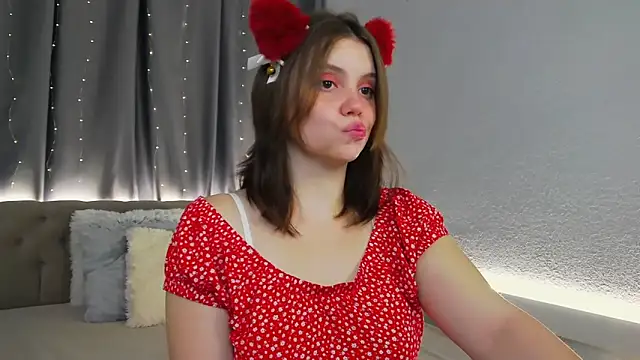 Snapshot of SoftLolli chatting on September 19, 2025, 6:17 am SoftLolli online show from September 19, 2025, 6:17 am