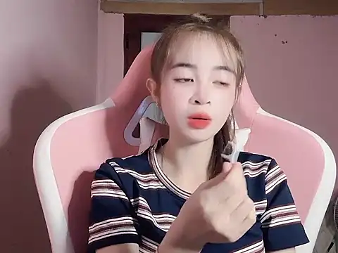 Suna7383 online show from November 14, 2025, 4:32 pm