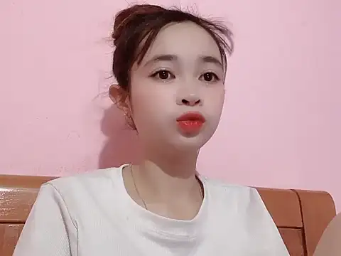 Suna7383 online show from October 8, 2025, 3:35 pm