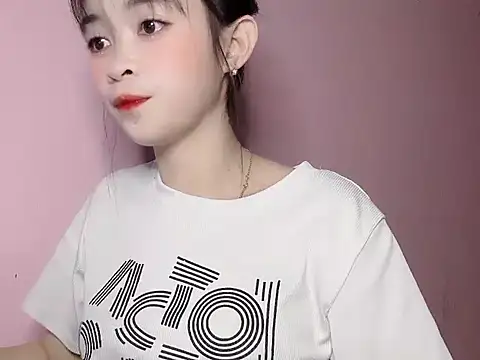 Suna7383 online show from November 4, 2025, 3:49 pm