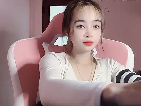 Suna7383 online show from December 3, 2025, 5:41 am