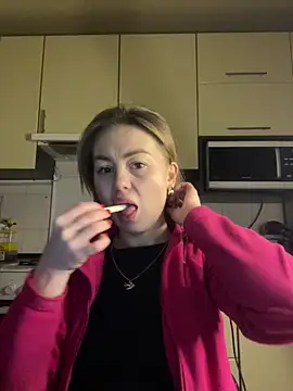 MartaLuna  online show from February 19, 2026, 7:33 pm