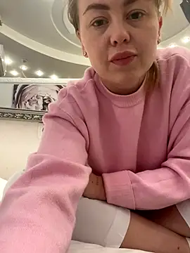 Snapshot of MartaLuna_ chatting on November 7, 2025, 10:53 am MartaLuna online show from November 7, 2025, 10:53 am