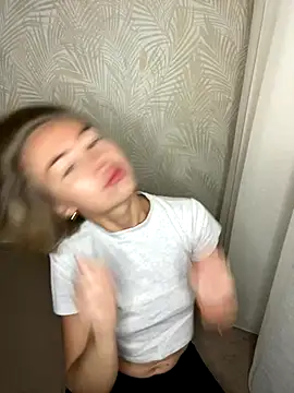 Snapshot of MartaLuna_ chatting on September 27, 2025, 9:15 am MartaLuna online show from September 27, 2025, 9:15 am