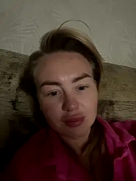 Snapshot of MartaLuna_ chatting on October 1, 2025, 7:18 pm MartaLuna online show from October 1, 2025, 7:18 pm