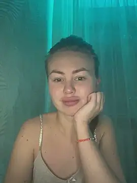 Snapshot of MartaLuna_ chatting on November 4, 2025, 8:45 pm MartaLuna online show from November 4, 2025, 8:45 pm