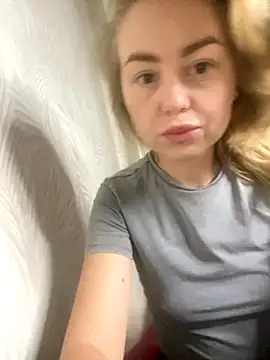 Snapshot of MartaLuna_ chatting on October 18, 2025, 5:48 pm MartaLuna online show from October 18, 2025, 5:48 pm