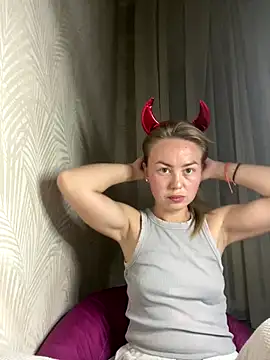 Snapshot of MartaLuna_ chatting on October 27, 2025, 7:59 pm MartaLuna online show from October 27, 2025, 7:59 pm