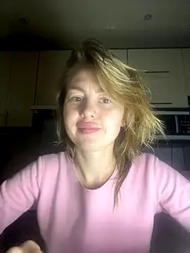 Snapshot of MartaLuna_ chatting on November 19, 2025, 7:03 pm MartaLuna online show from November 19, 2025, 7:03 pm