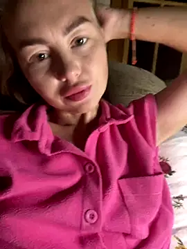 Snapshot of MartaLuna_ chatting on October 3, 2025, 8:54 pm MartaLuna online show from October 3, 2025, 8:54 pm