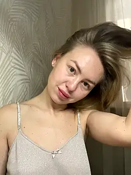 Snapshot of MartaLuna_ chatting on November 3, 2025, 7:13 am MartaLuna online show from November 3, 2025, 7:13 am