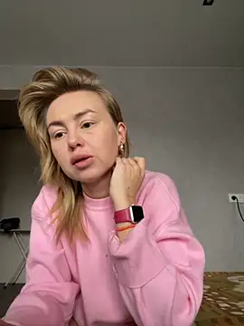 Snapshot of MartaLuna_ chatting on October 21, 2025, 9:09 am MartaLuna online show from October 21, 2025, 9:09 am