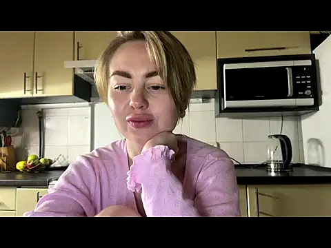 MartaLuna  online show from April 2, 2026, 8:59 pm