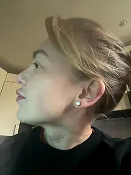 Snapshot of MartaLuna_ chatting on November 9, 2025, 7:45 am MartaLuna online show from November 9, 2025, 7:45 am