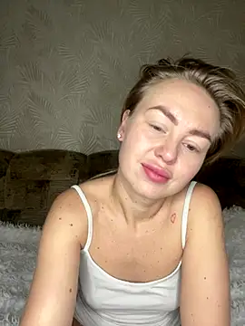 Snapshot of MartaLuna_ chatting on October 16, 2025, 6:43 am MartaLuna online show from October 16, 2025, 6:43 am