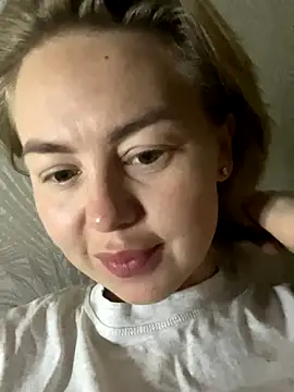 Snapshot of MartaLuna_ chatting on October 30, 2025, 7:11 pm MartaLuna online show from October 30, 2025, 7:11 pm