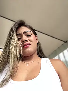 Snapshot of MayaMoanXXX chatting on October 22, 2025, 1:21 pm MayaMoanXXX online show from October 22, 2025, 1:21 pm