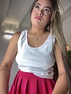 Snapshot of MayaMoanXXX chatting on October 9, 2025, 2:28 pm MayaMoanXXX online show from October 9, 2025, 2:28 pm