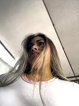 Snapshot of MayaMoanXXX chatting on October 15, 2025, 1:08 pm MayaMoanXXX online show from October 15, 2025, 1:08 pm