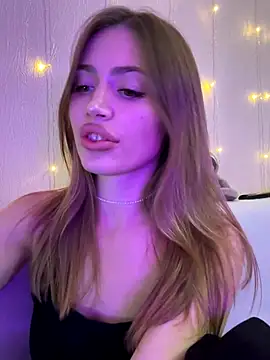 Elizabeth Tay online show from November 12, 2025, 4:44 pm