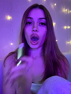 Elizabeth Tay online show from November 9, 2025, 6:12 pm