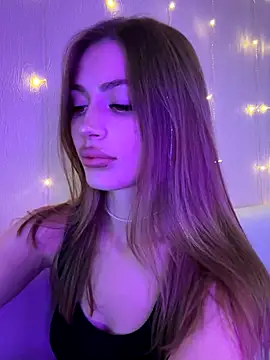 Elizabeth Tay online show from November 8, 2025, 5:16 pm