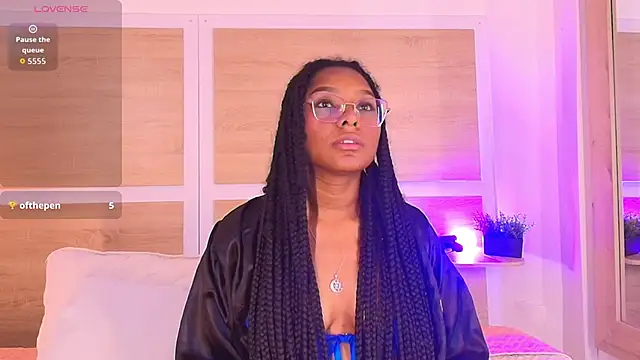 ValeryCortezm online show from November 5, 2025, 3:37 pm