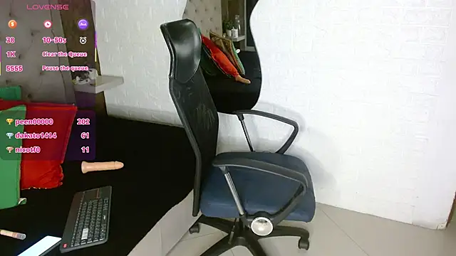 daphne walton online show from November 28, 2025, 11:05 pm