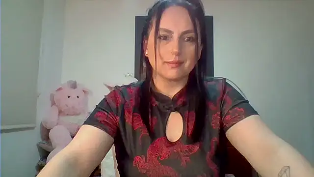Snapshot of Venusina_07 chatting on June 15, 2026, 2:45 am Venusina 07 online show from June 15, 2026, 2:45 am