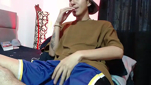 Snapshot of NaytonFreeman chatting on November 24, 2025, 11:32 am NaytonFreeman online show from November 24, 2025, 11:32 am