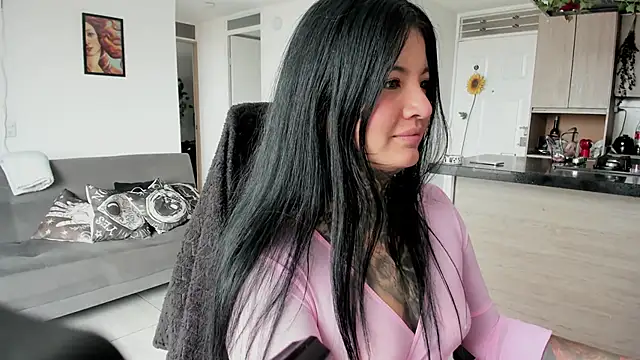 Unatatuada online show from April 13, 2026, 8:35 pm