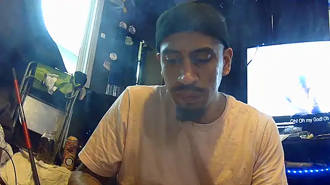 Snapshot of busnfatnutsLildee chatting on November 22, 2025, 12:32 am busnfatnutsLildee online show from November 22, 2025, 12:32 am