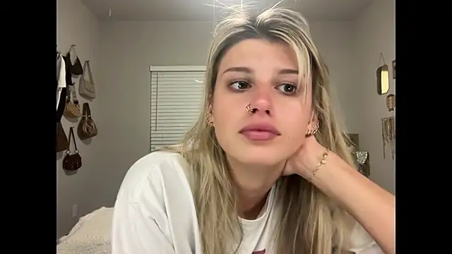 Snapshot of AnnGrayson chatting on November 6, 2025, 2:48 am AnnGrayson online show from November 6, 2025, 2:48 am