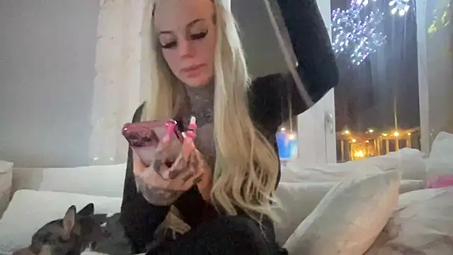 paulinaalatalo online show from December 19, 2025, 10:45 pm